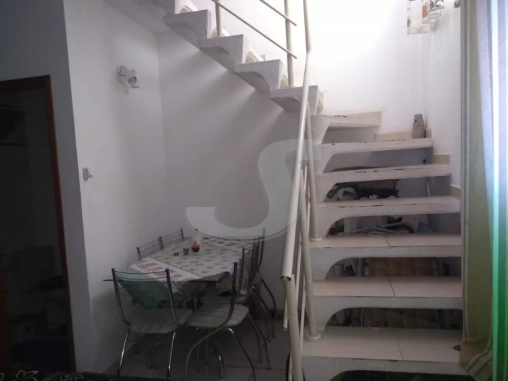 Casa à venda com 2 quartos, 55m² - Foto 12