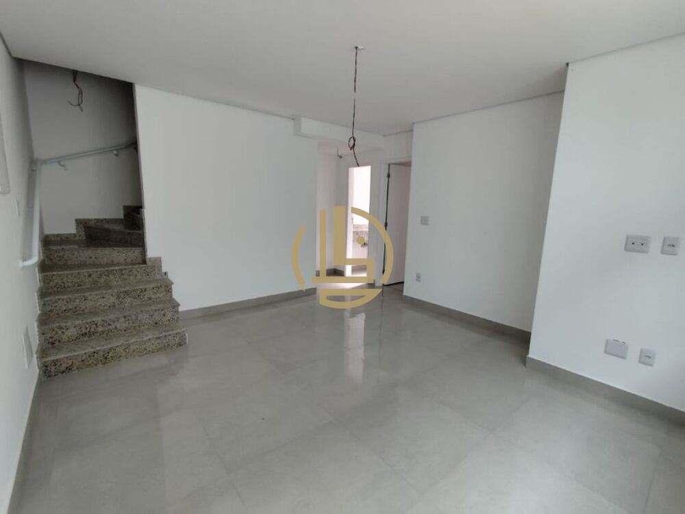 Casa à venda com 2 quartos, 100m² - Foto 3
