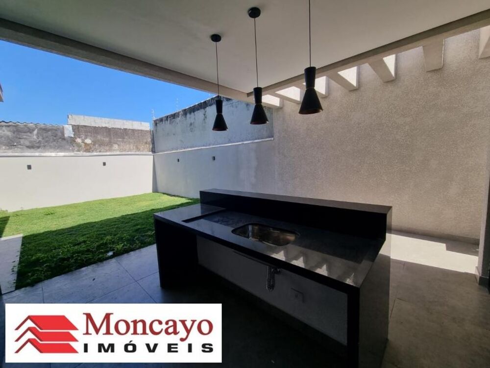 Casa à venda com 3 quartos, 360m² - Foto 1