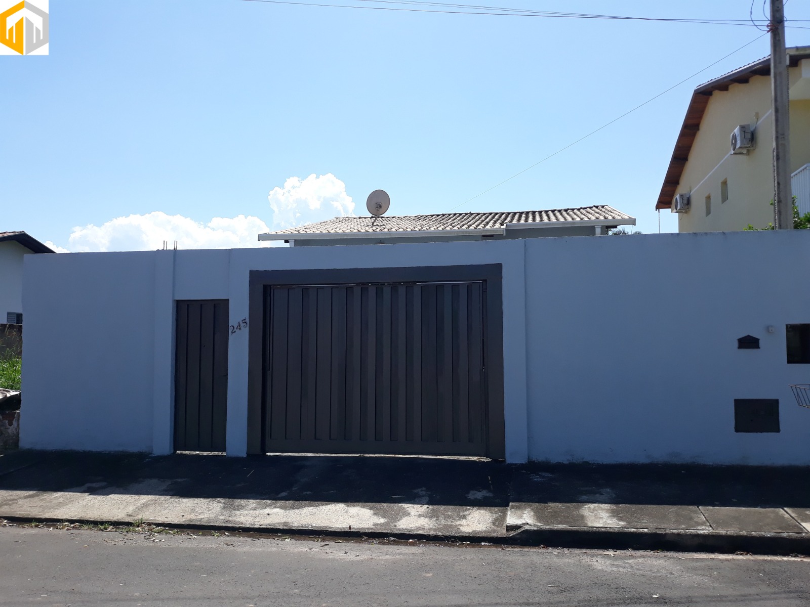 Casa à venda com 3 quartos, 70m² - Foto 1