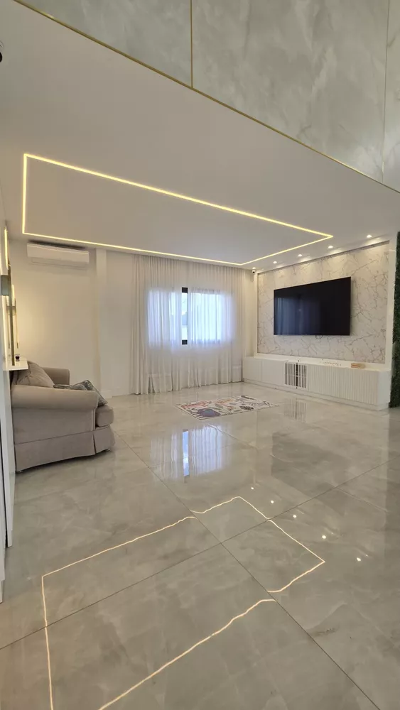 Apartamento, 20000 m² - Foto 1