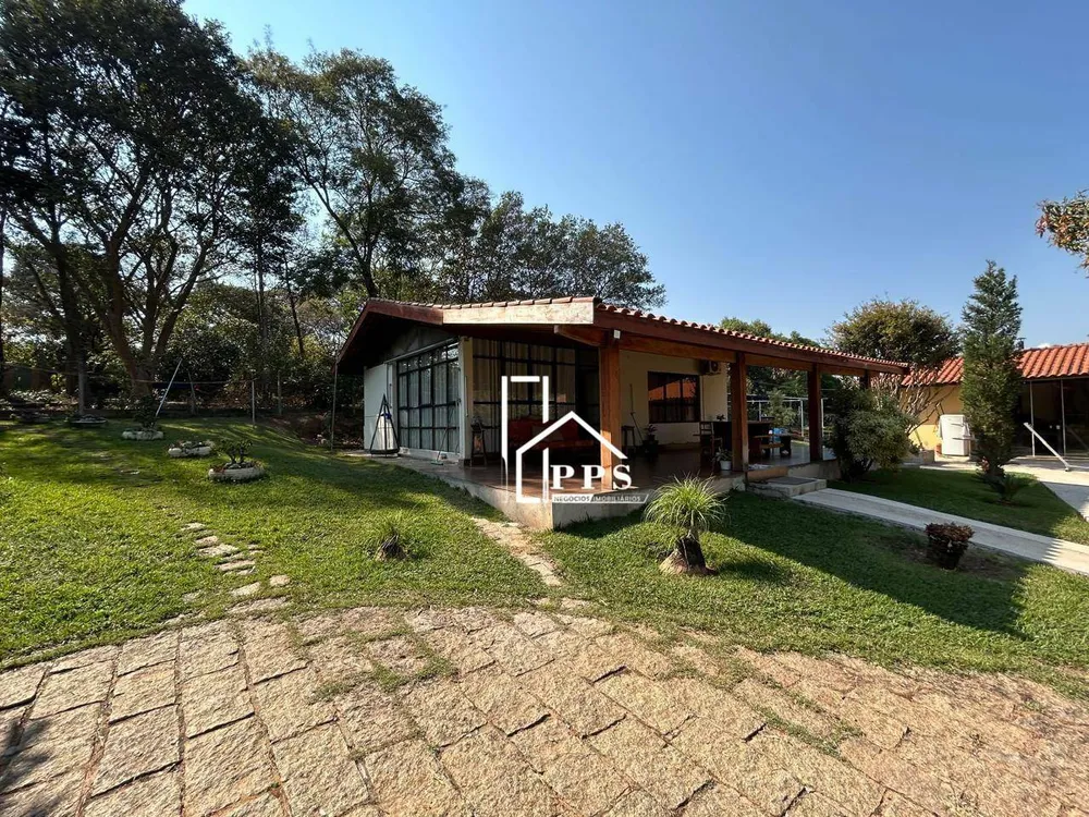 Chácara, 3 quartos, 2477 m² - Foto 1