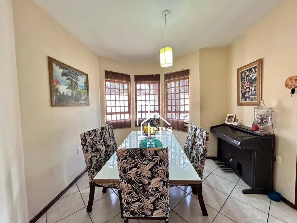 Casa, 4 quartos, 246 m² - Foto 1