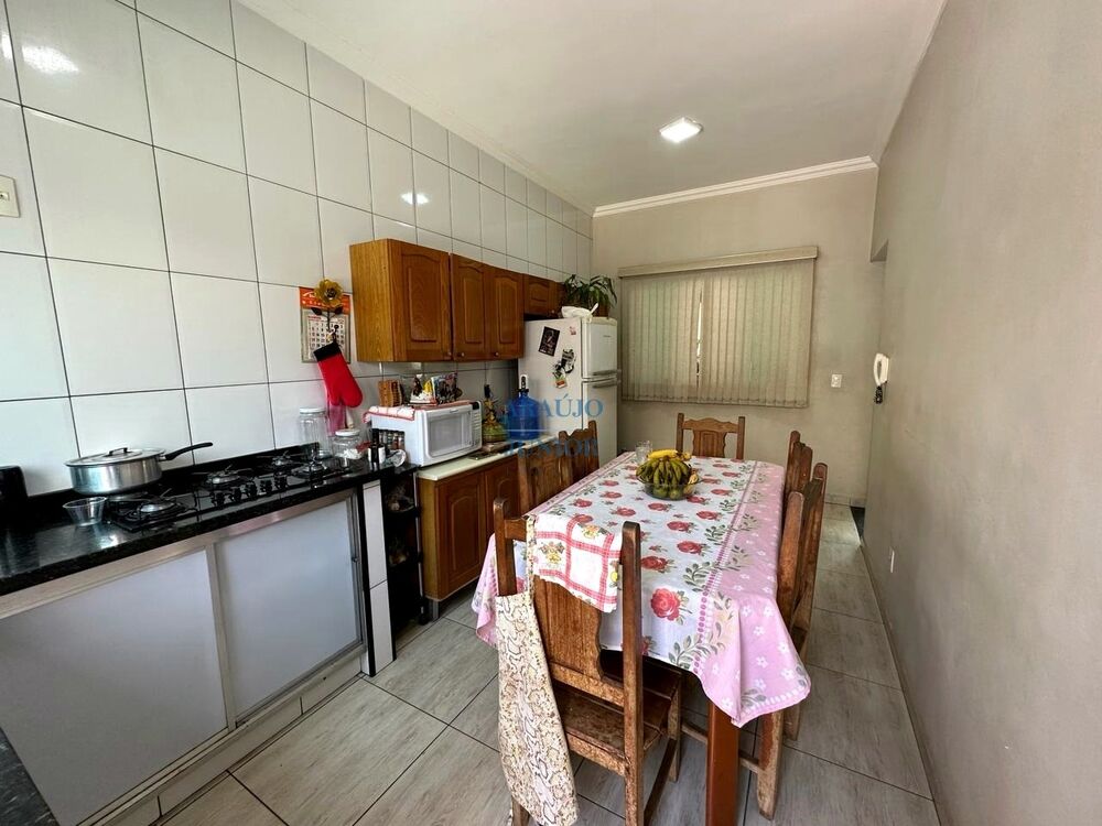 Casa à venda com 2 quartos, 100m² - Foto 14
