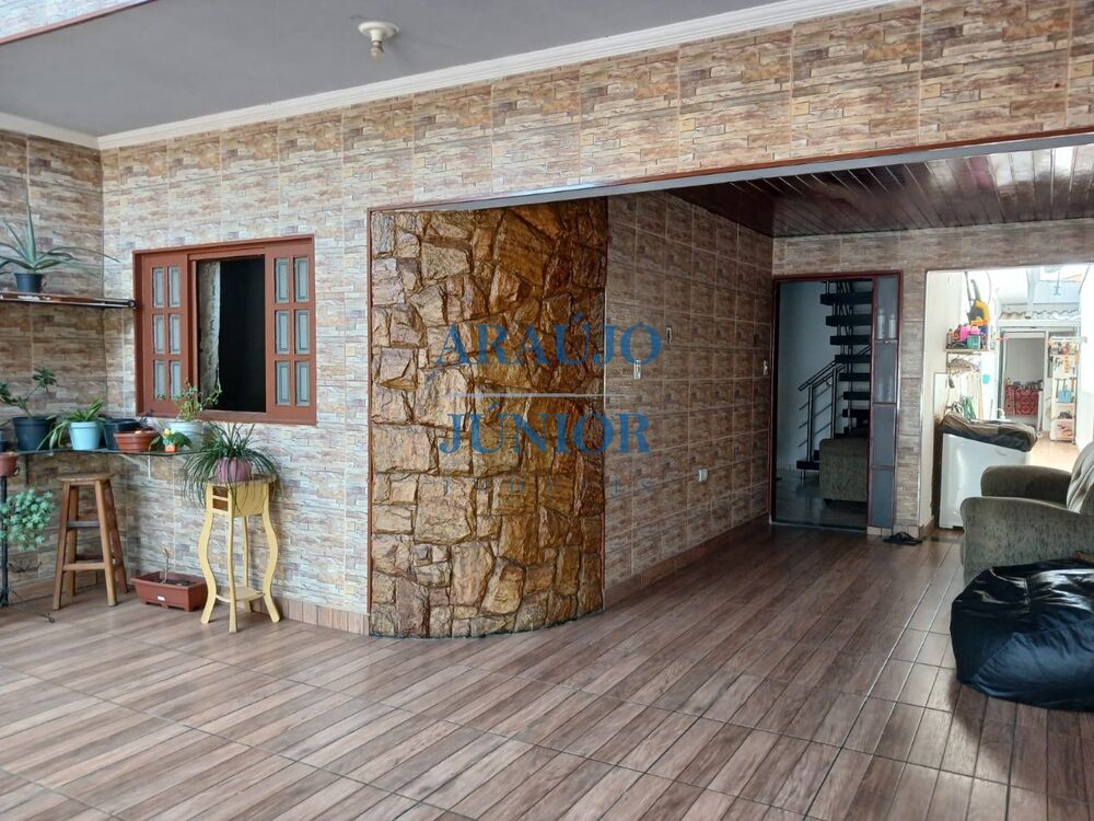 Casa à venda com 4 quartos, 150m² - Foto 2