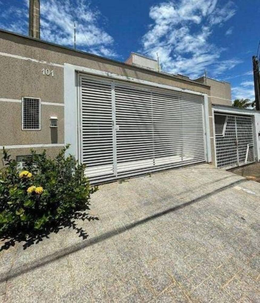 Casa à venda e aluguel com 3 quartos, 117m² - Foto 1