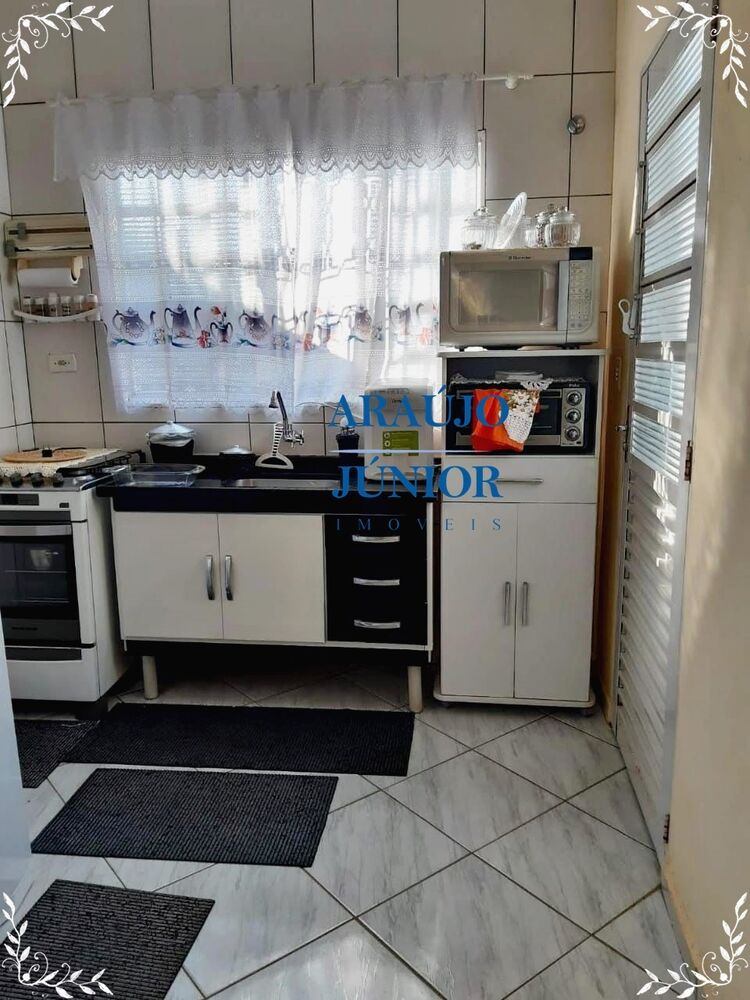Casa à venda com 5 quartos, 148m² - Foto 2