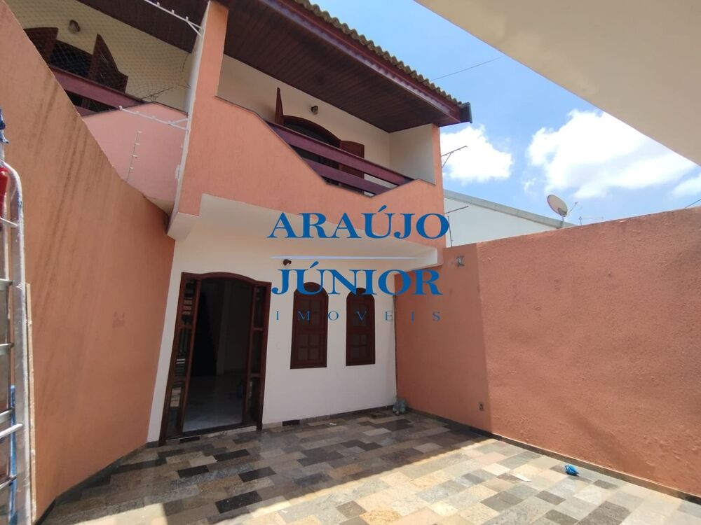 Casa para alugar com 3 quartos, 140m² - Foto 1