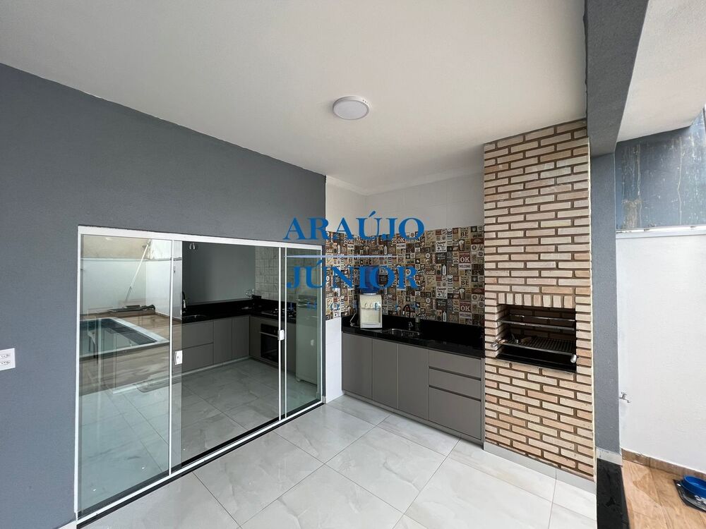 Casa à venda com 3 quartos, 179m² - Foto 1