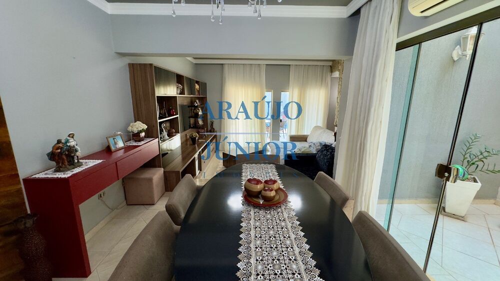 Casa à venda com 3 quartos, 360m² - Foto 2