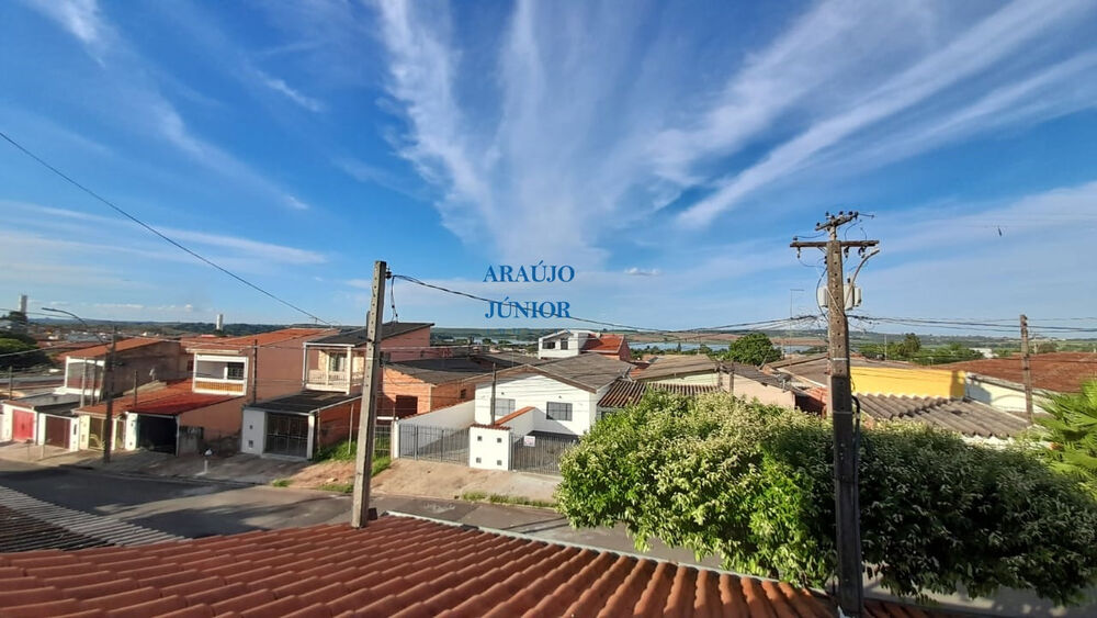 Casa à venda com 3 quartos, 180m² - Foto 1