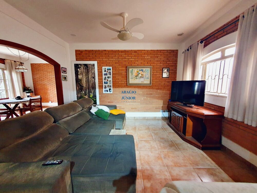 Casa à venda com 3 quartos, 200m² - Foto 4