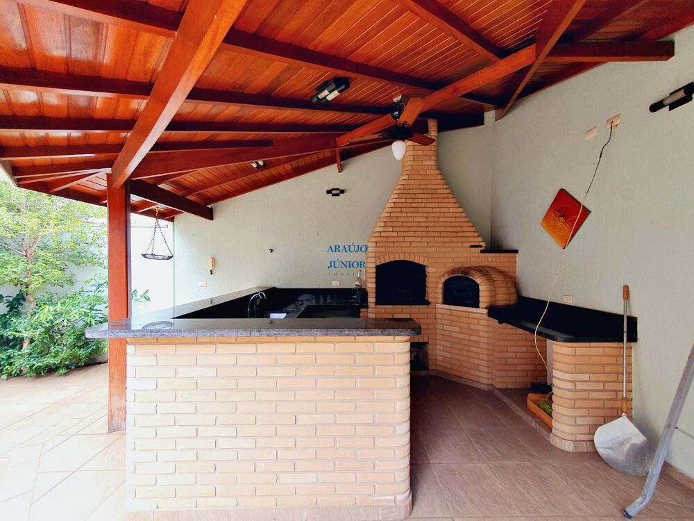Casa à venda com 3 quartos, 200m² - Foto 2