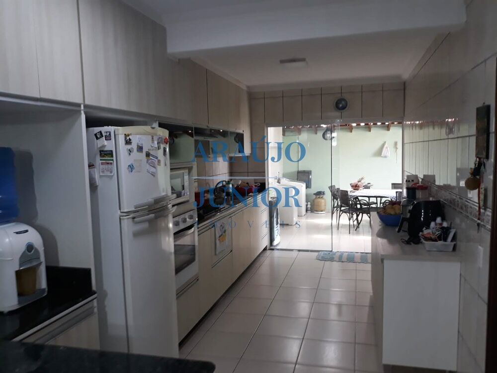 Casa, 3 quartos, 251 m² - Foto 4