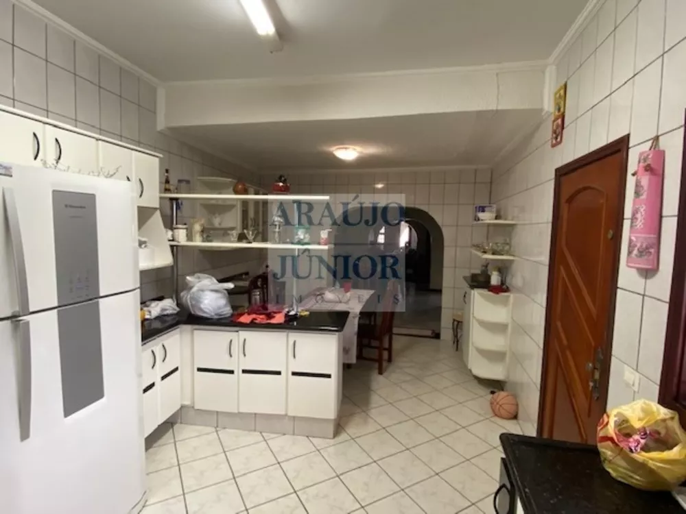 Casa à venda com 4 quartos, 239m² - Foto 6