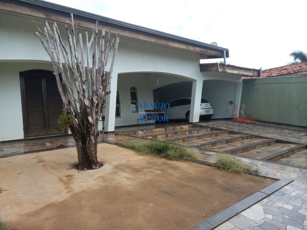 Casa, 3 quartos, 235 m² - Foto 1