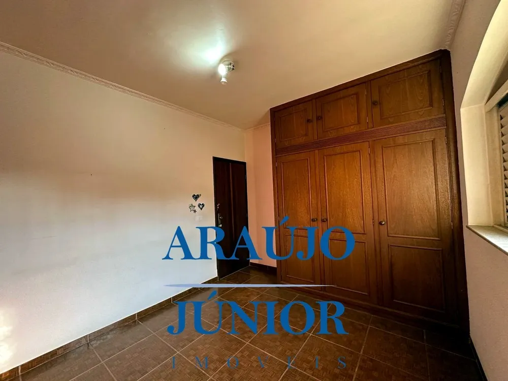 Casa, 3 quartos, 240 m² - Foto 1