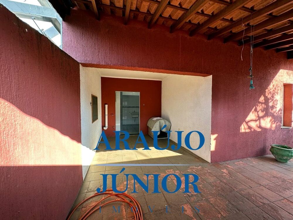 Casa à venda com 3 quartos, 240m² - Foto 4