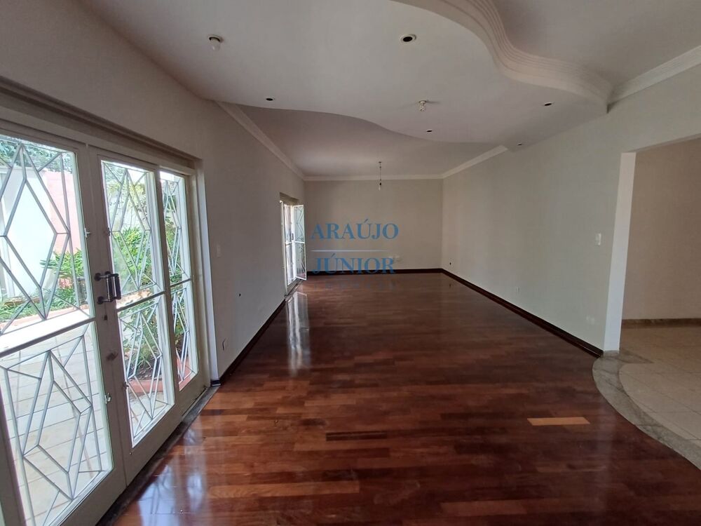 Casa para alugar com 4 quartos, 308m² - Foto 3