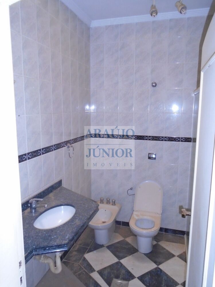 Casa para alugar com 4 quartos, 308m² - Foto 1