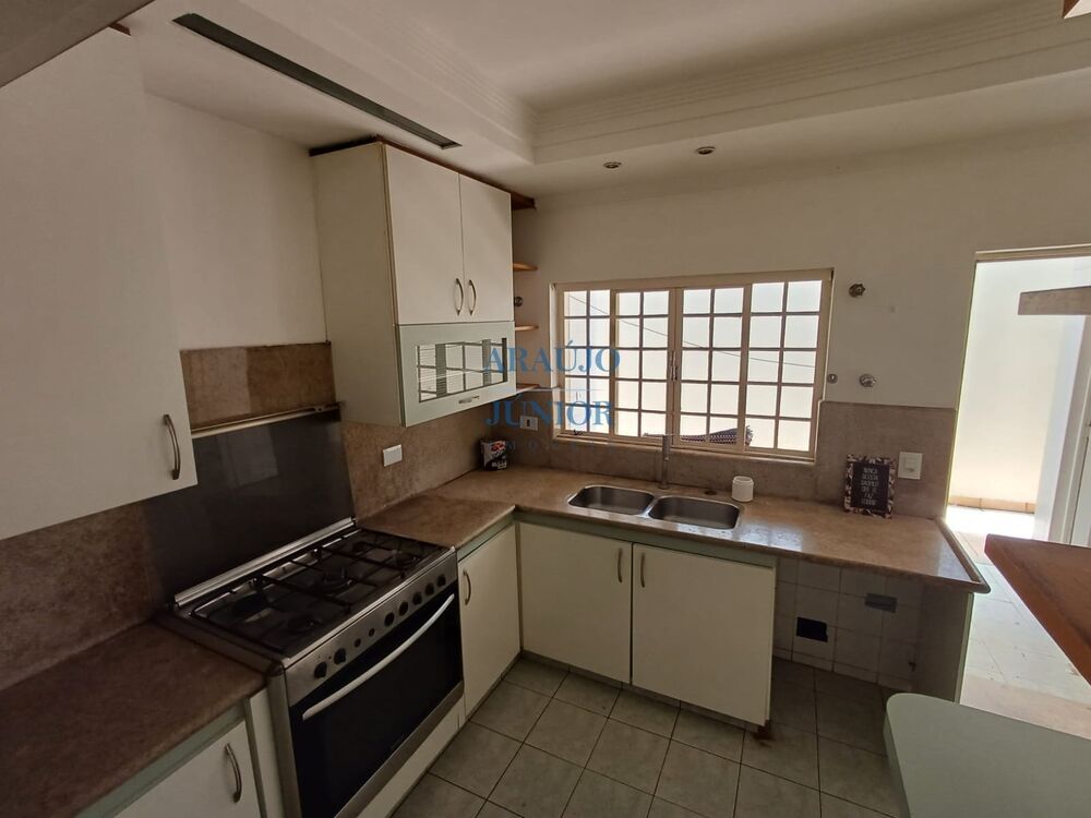 Casa para alugar com 4 quartos, 308m² - Foto 5