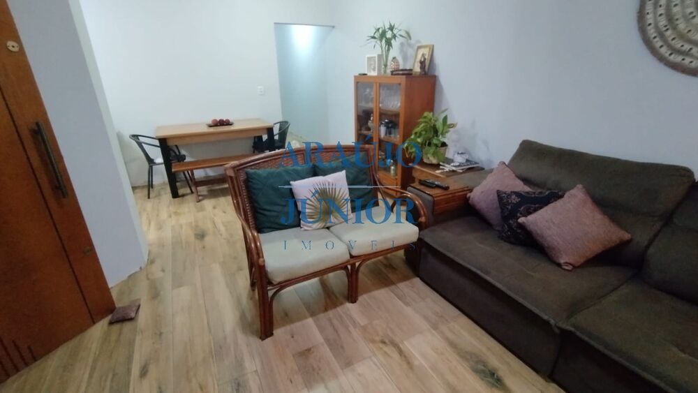 Casa à venda com 3 quartos, 120m² - Foto 1