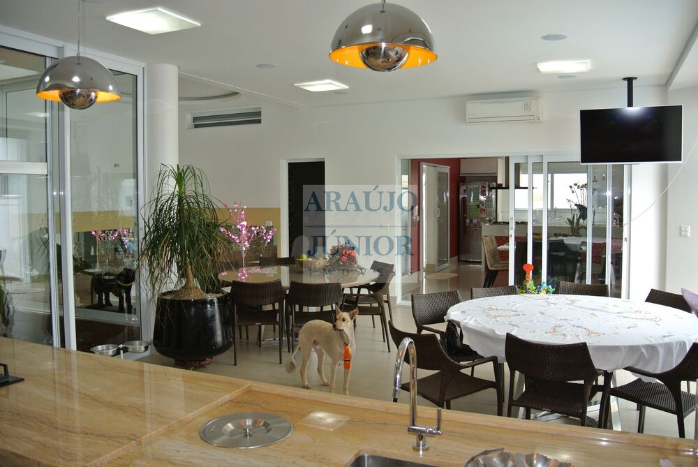 Casa à venda com 4 quartos, 395m² - Foto 1
