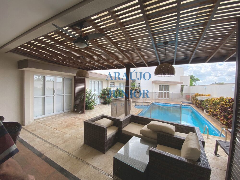 Casa à venda com 3 quartos, 220m² - Foto 2