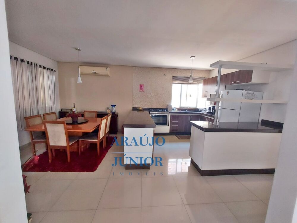 Casa, 3 quartos, 193 m² - Foto 2