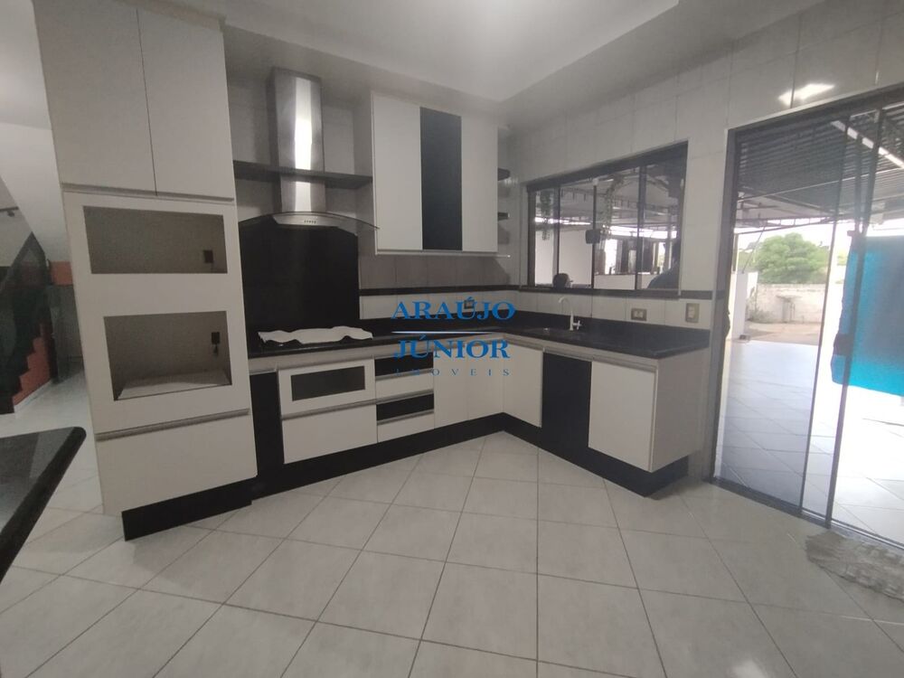 Casa à venda com 2 quartos, 117m² - Foto 2