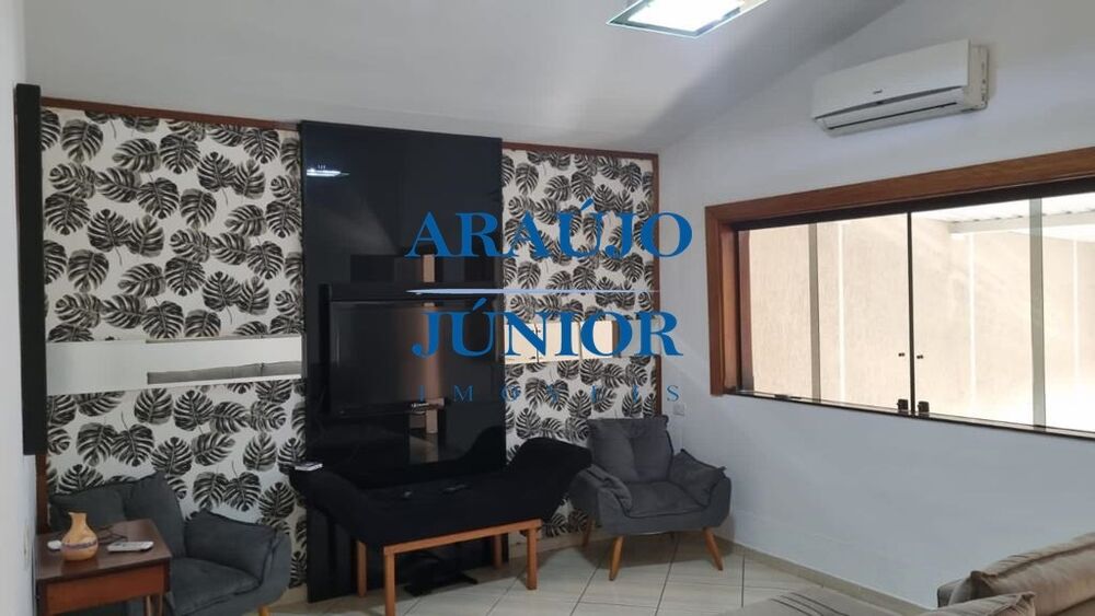 Casa à venda com 2 quartos, 100m² - Foto 1