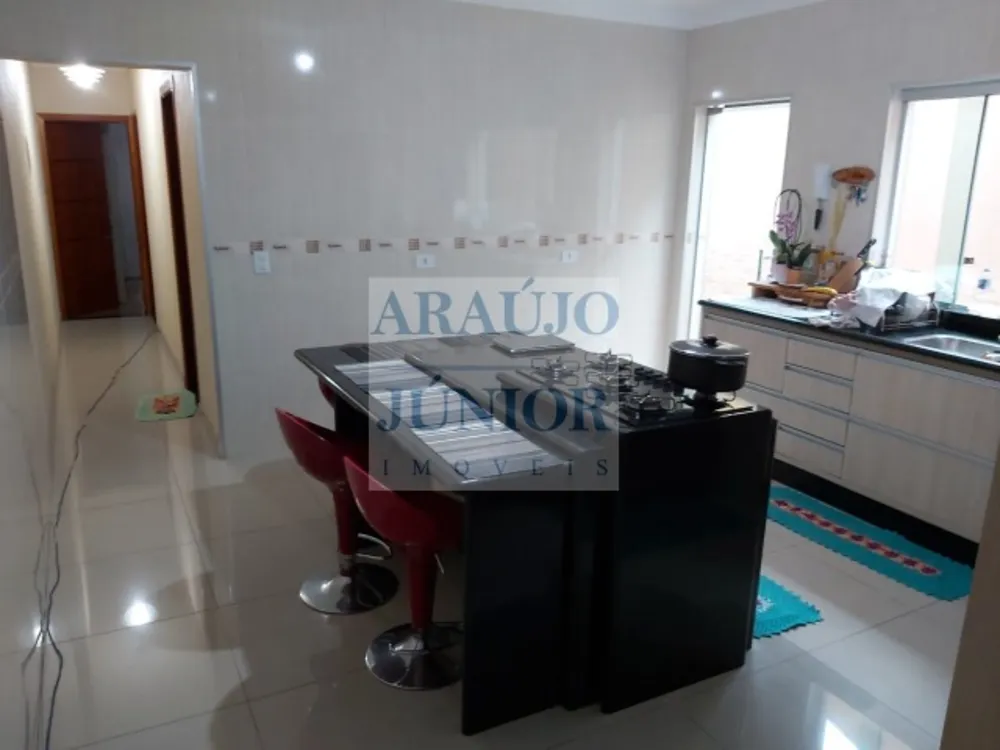 Casa, 5 quartos, 219 m² - Foto 1