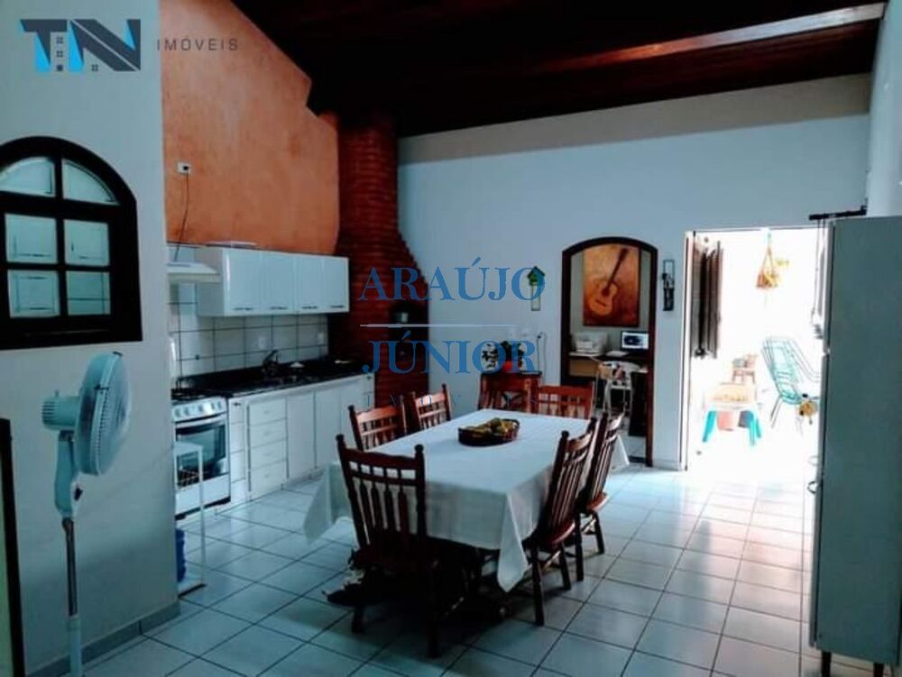 Casa à venda com 3 quartos, 300m² - Foto 4