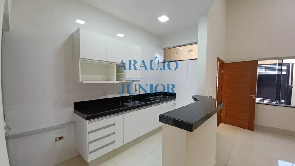 Casa à venda com 3 quartos, 120m² - Foto 1