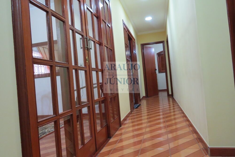 Casa à venda com 3 quartos, 211m² - Foto 8