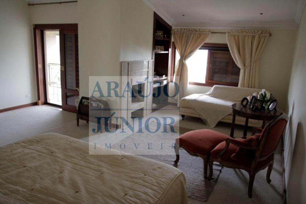 Casa à venda com 4 quartos, 1000m² - Foto 4