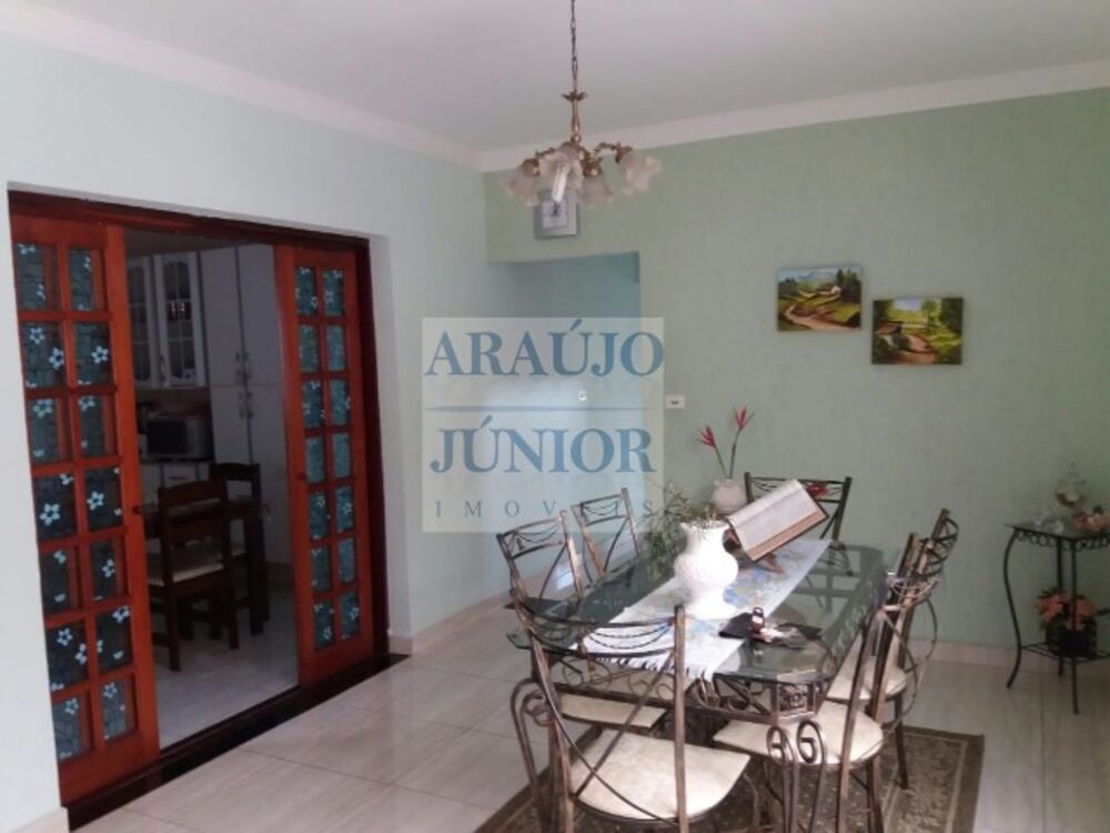 Casa, 3 quartos, 242 m² - Foto 1