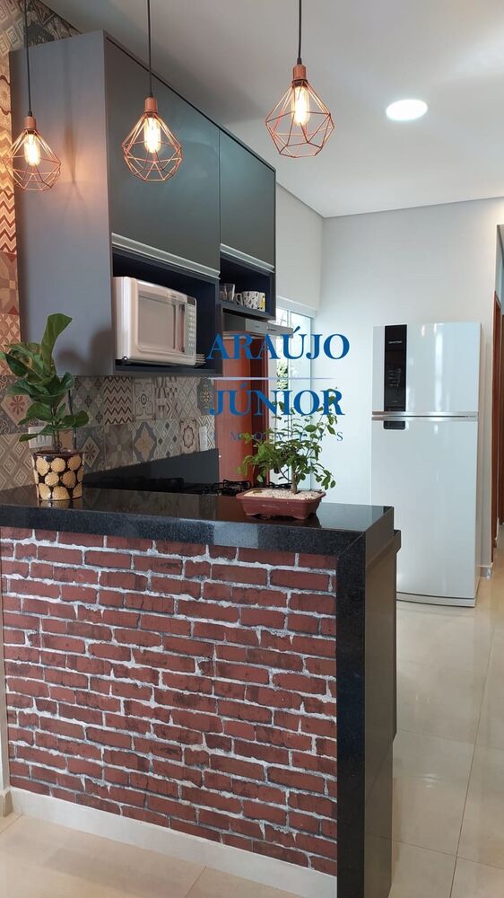 Casa à venda com 2 quartos, 68m² - Foto 1