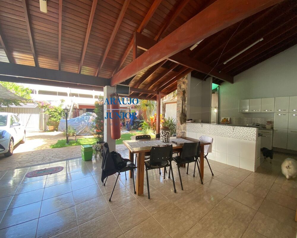 Casa à venda com 3 quartos, 152m² - Foto 1
