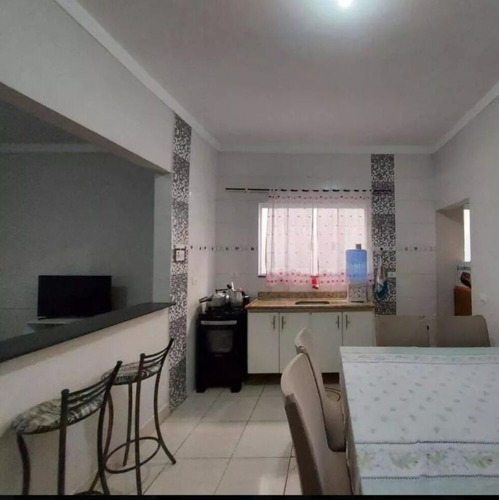 Casa à venda com 3 quartos, 150m² - Foto 1