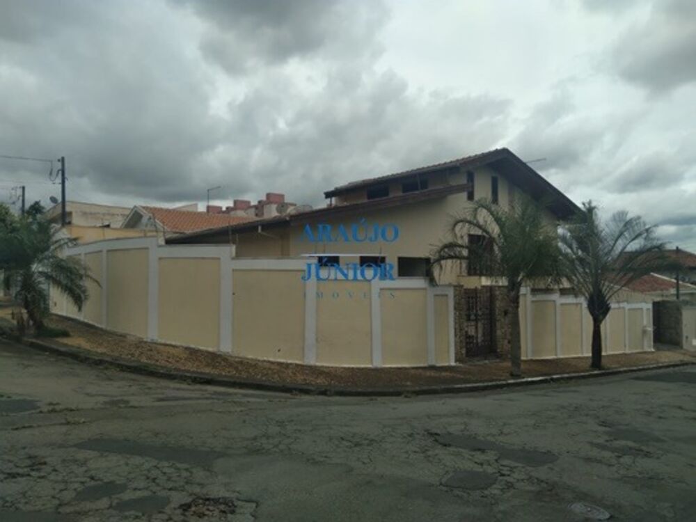 Casa à venda com 4 quartos, 341m² - Foto 1