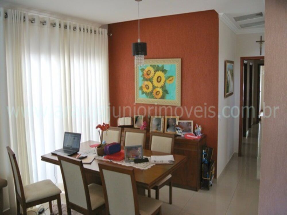 Casa à venda com 3 quartos, 220m² - Foto 3
