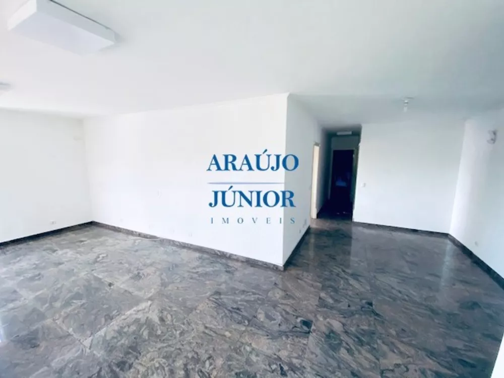 Apartamento à venda com 3 quartos, 220m² - Foto 2