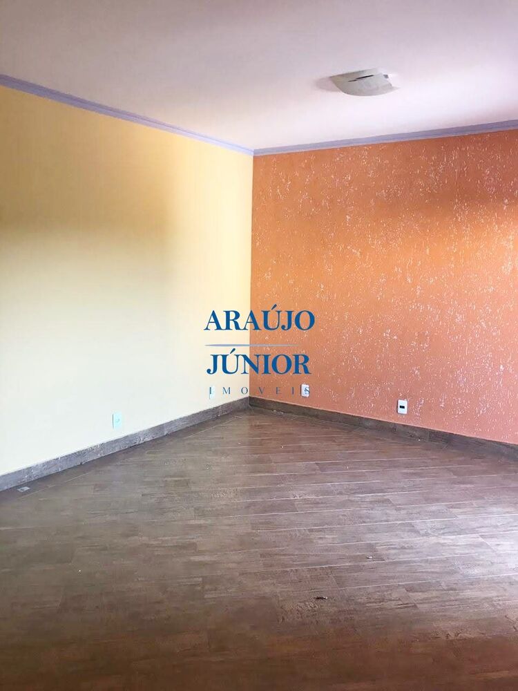 Casa à venda com 3 quartos, 150m² - Foto 1