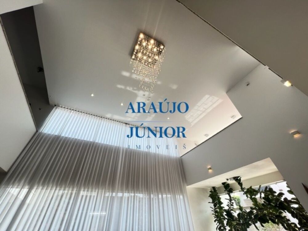 Casa à venda com 4 quartos, 560m² - Foto 2