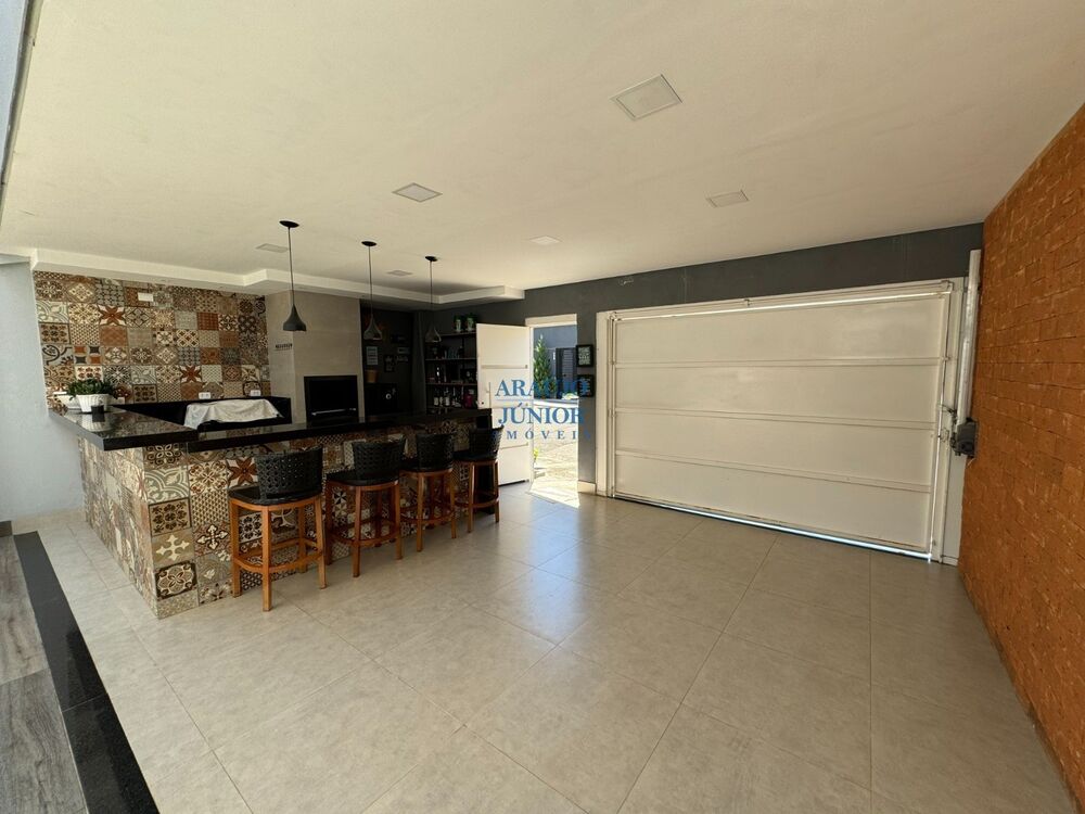 Casa, 3 quartos, 198 m² - Foto 2