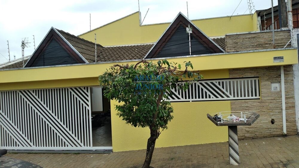 Casa à venda com 3 quartos, 185m² - Foto 1