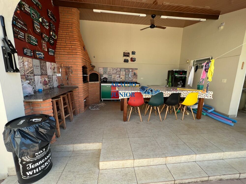 Casa à venda com 3 quartos, 213m² - Foto 8
