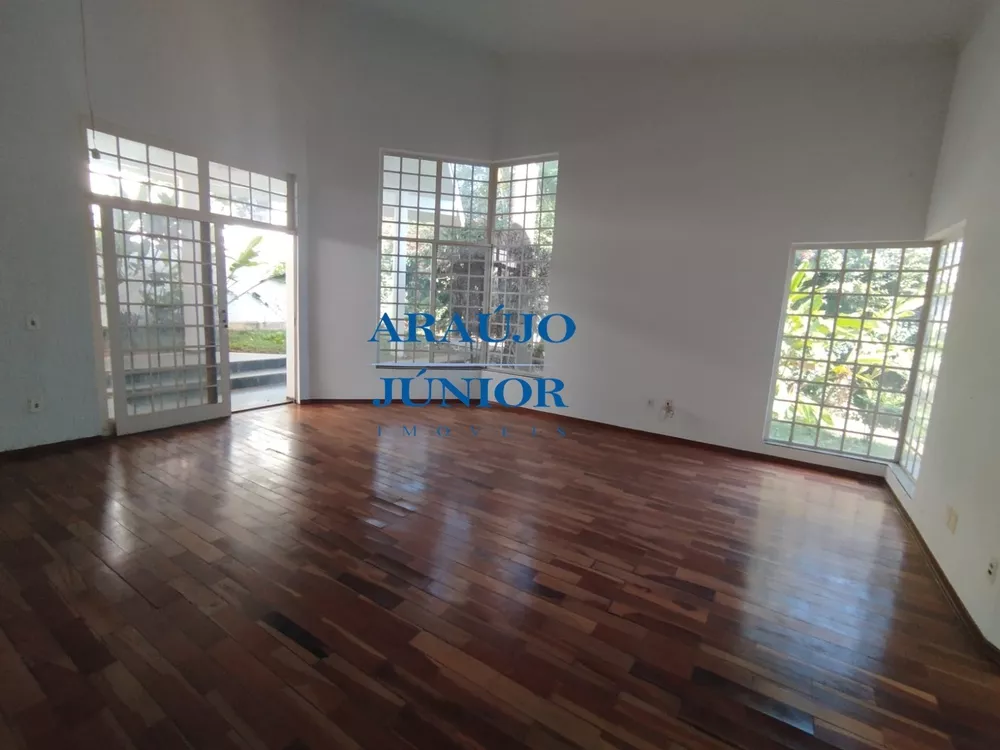 Casa, 3 quartos, 221 m² - Foto 1
