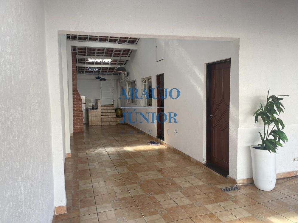 Casa à venda com 3 quartos, 170m² - Foto 2